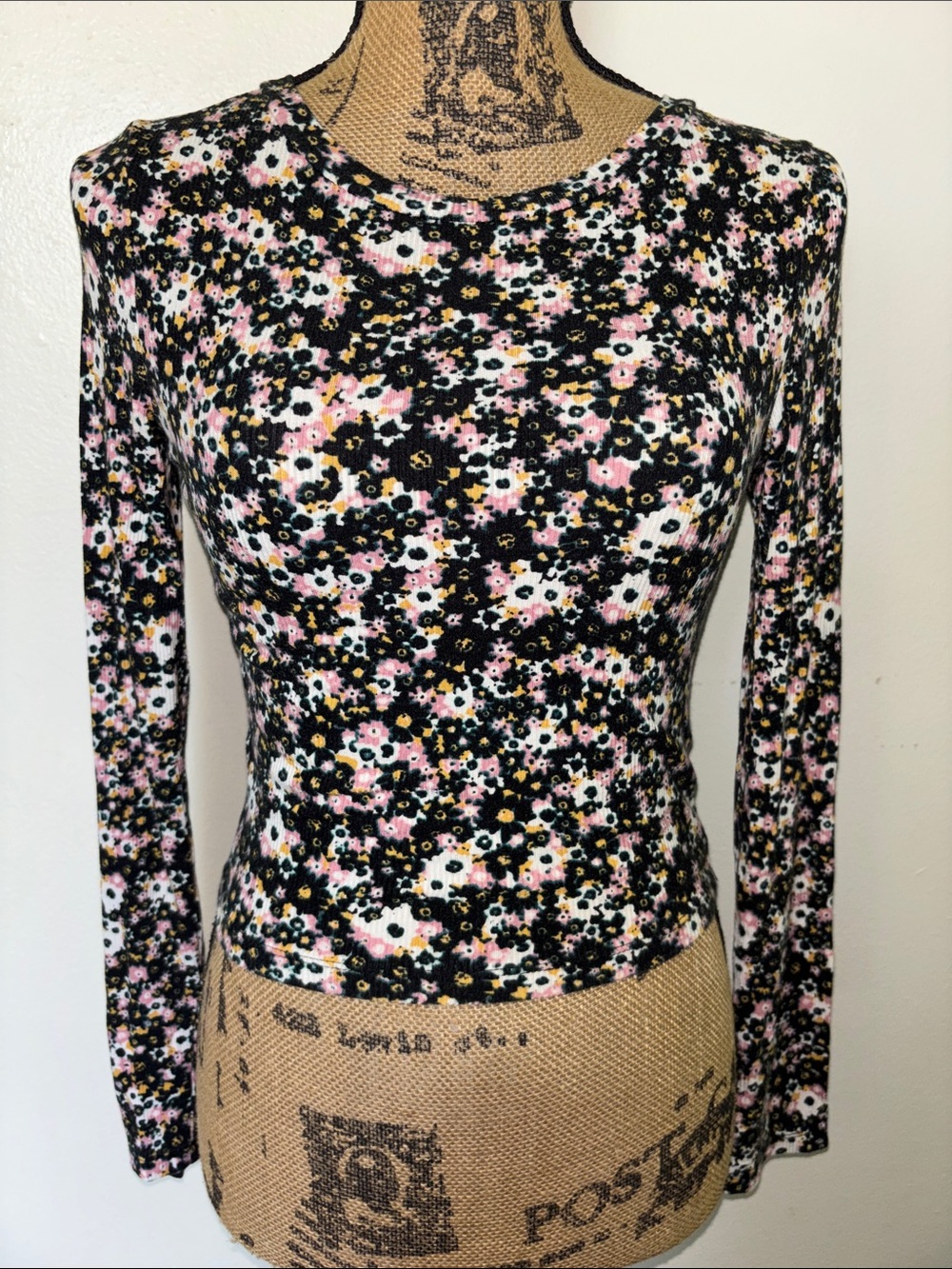 Women's Black Floral Long-Sleeve Ribbed Top - Pink & White Flowers